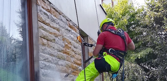 High-Rise Pressure Washing | Toronto